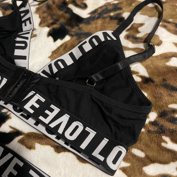 Black bra set - Picture 2 of 4